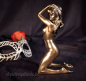 Preview: akt bronze erotik figur frau nackt hoch kniend arme oben