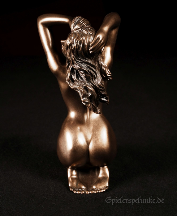 Preview: Bronze Akt Statue Frau kniend auf den Fersen, die Arme oben in den langen Haaren