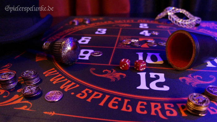 Preview: historisches Glücksspiel im Stil der Belle Epoque aus der Boutique Burlesque