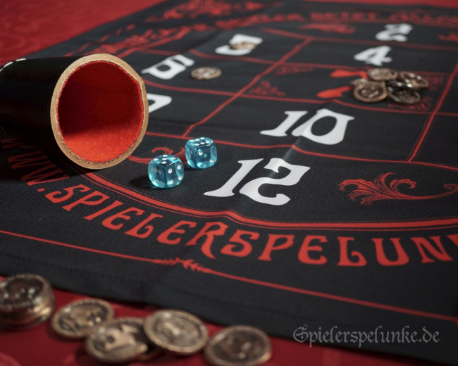 historisches Glücksspiel im Stil der Belle Epoque aus der Boutique Burlesque