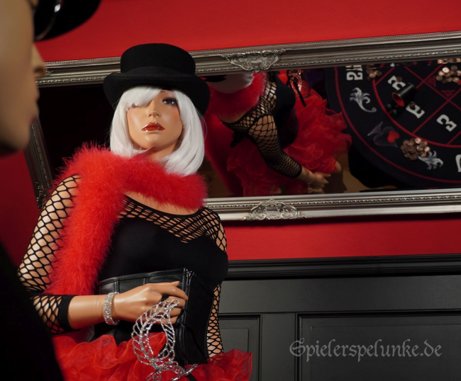 Miedergürtel aus Kunstleder schwarz mit Formstäbchen, schwarzer Reißverschluß vorn und Korsettschnürung hinten