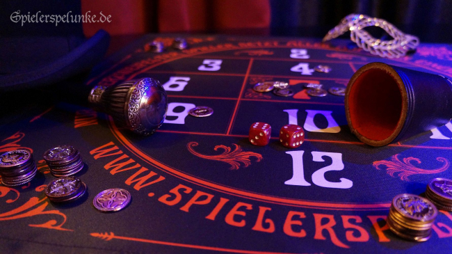 historisches Glücksspiel im Stil der Belle Epoque aus der Boutique Burlesque